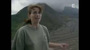 Volcan effusif et volcan explosif.mp4