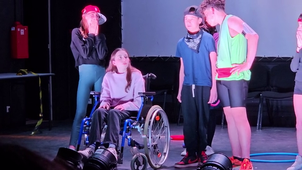 Andie moqué par ses camarades.mp4