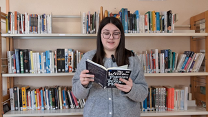 Si on lisait à voix haute - Adélaïde lit J'entends des pas derrière moi de Jo Witek