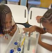 Les petits enquêteurs (maternelle de l'école des Oisillons de Kinshasa)