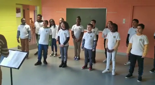 chant chorale école Joffre.MP4