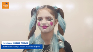Les élèves d’Isnelle Amelin maquillent et coiffent pour la comédie musicale Aquaville
