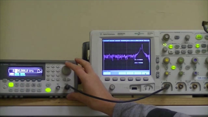 Cordées de la réussite, Atelier Laisse Béton : essai de compression sur une éprouvette en béton