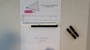 Calculer la mesure des angles à la base d'un triangle isocèle .mp4