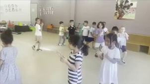 Le Petit Chaperon réinventé par les élèves de Joliot Curie.mp4